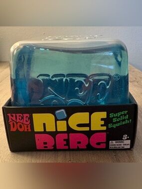NeeDoh Nice Berg Super Solid Squish!